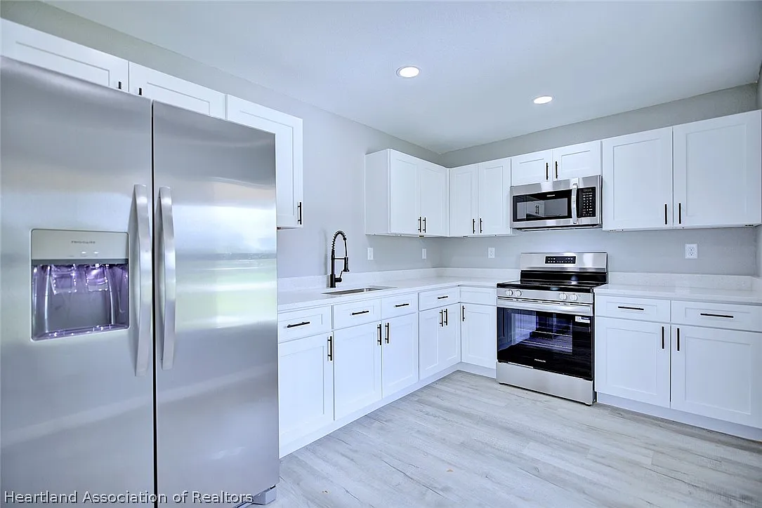 3 bed, 2.0 bath, 1025 sqft, $1,850 — Photo 3