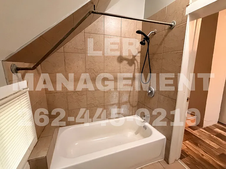 1623 Maple St — Photo 5