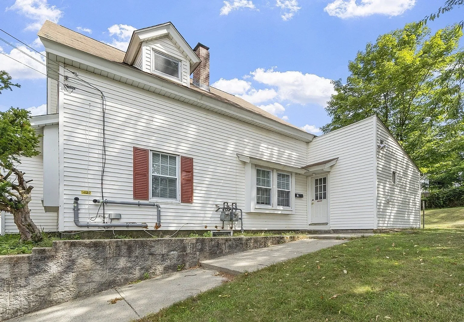 2 bed, 1.0 bath, 1200 sqft, $2,400 — Photo 2