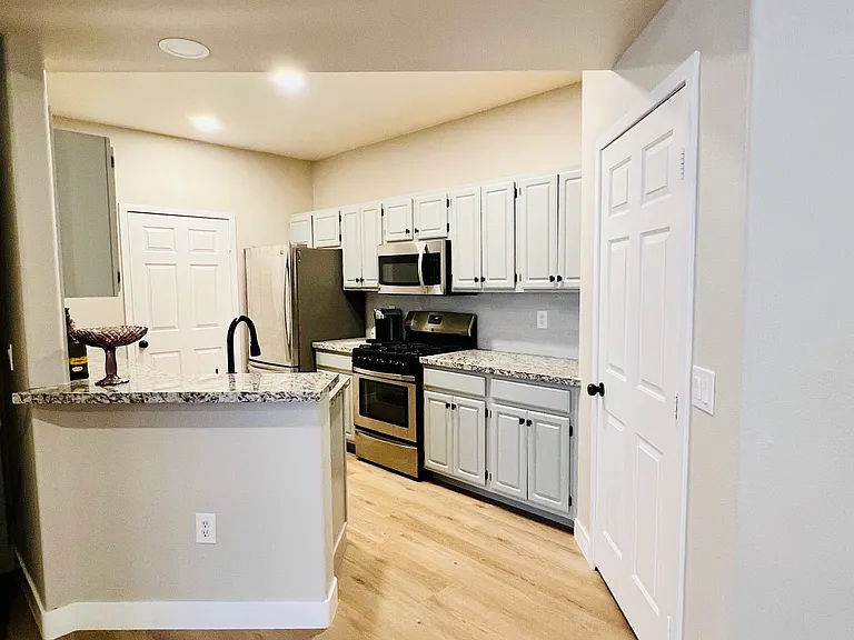8555 W Russell Rd #1002 — Photo 6