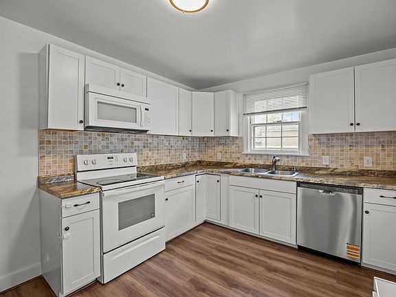3rd image of 525 Virginian Dr