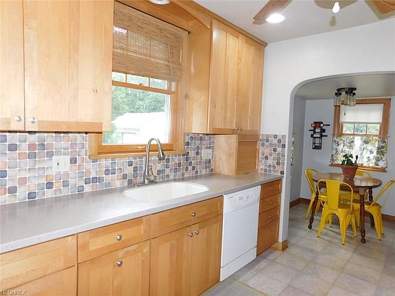 5th image of 2061 McKinley Ave