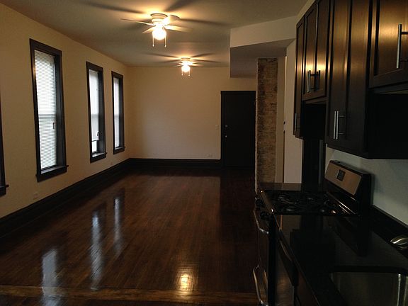 2nd image of 2558 W Walton St #3