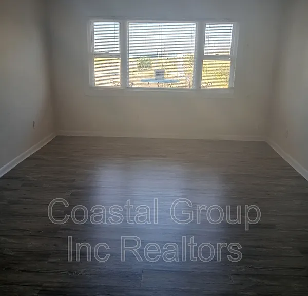 906 W Ocean View Ave — Photo 5