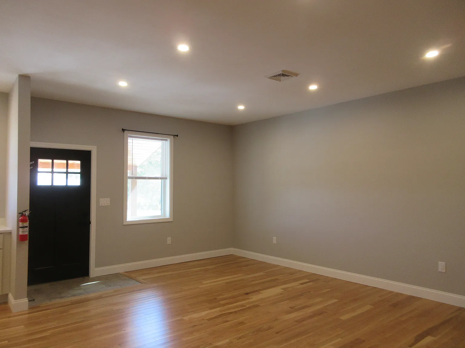 1 bed, 700 sqft, $2,000 — Photo 3