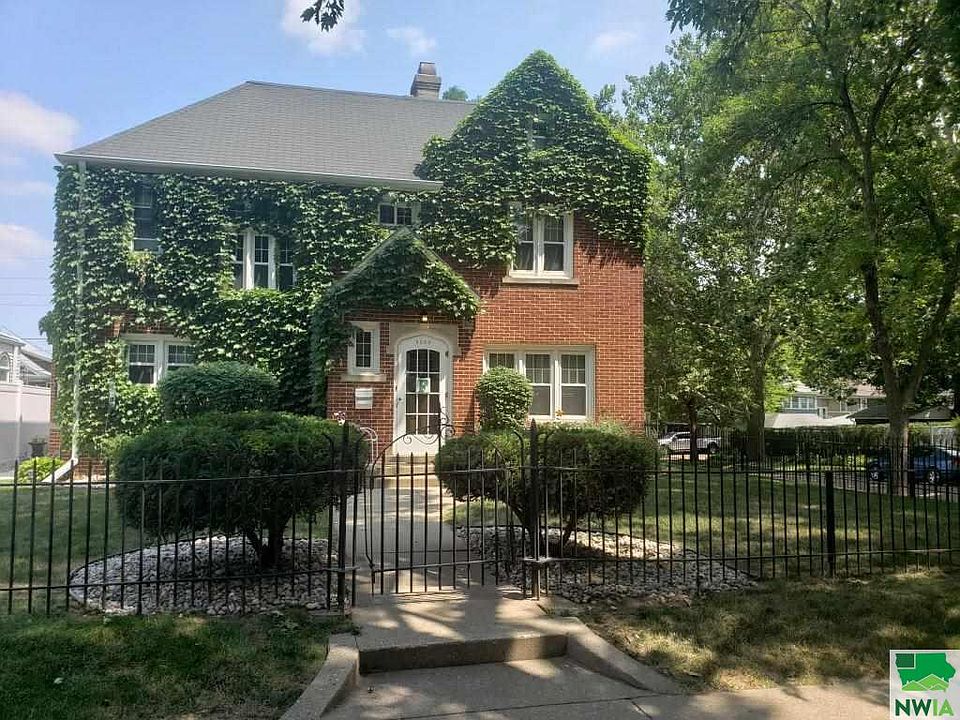 1st image of 2300 Nebraska St