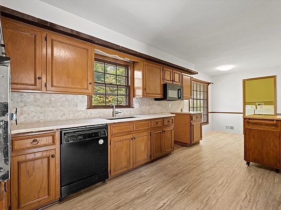 Kitchen (Range to be added soon)