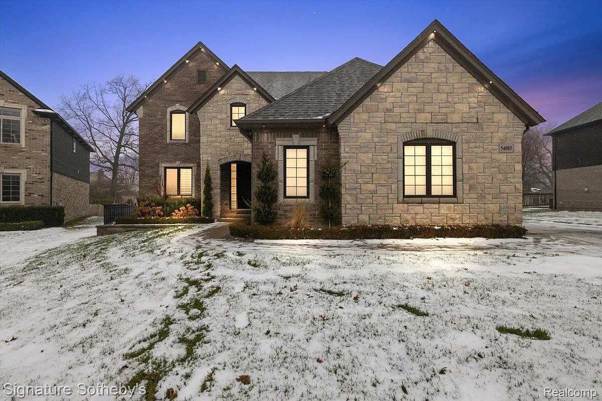 54085 Deadwood Ln photo 1