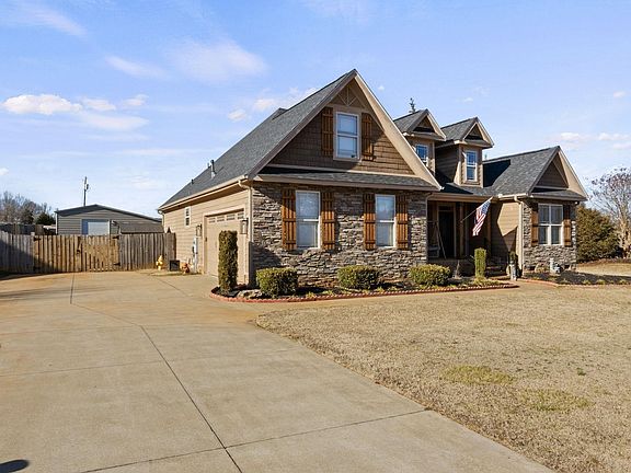 3rd image of 100 Clearridge Way