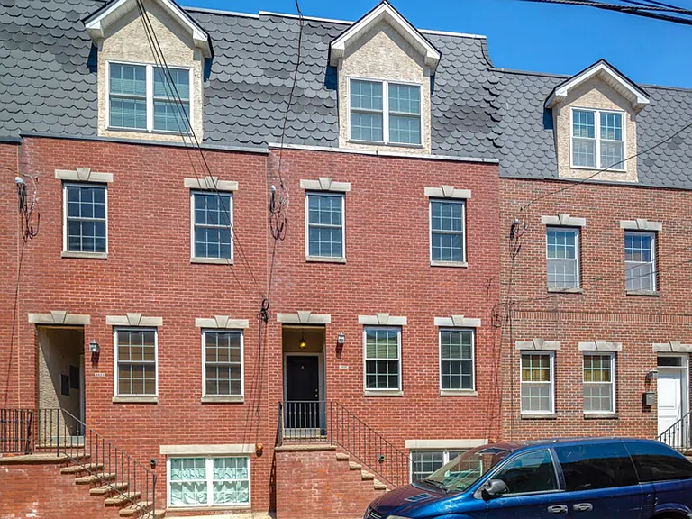 2631 Catharine Street — Photo 14