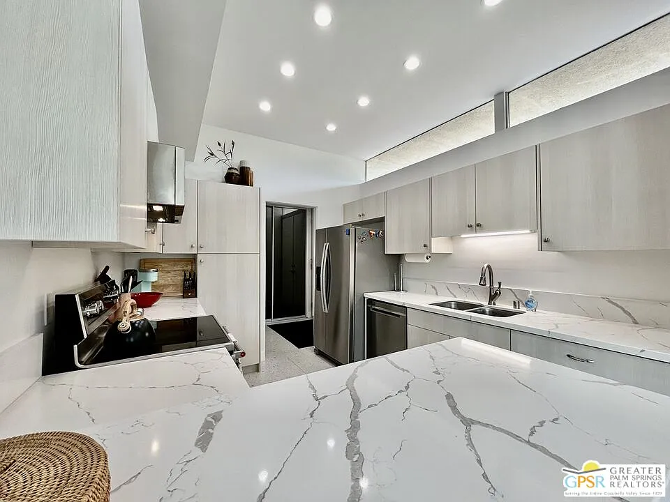 2 bed, 3.0 bath, 1965 sqft, $8,000 — Photo 4