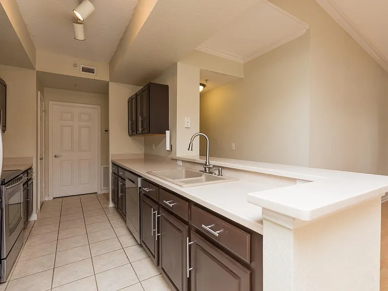 10075 Gate Pkwy N #405 — Photo 9