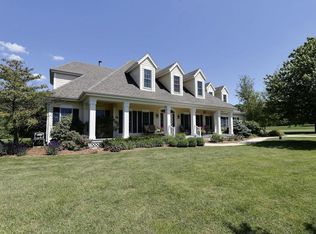 N66W38200 Deer Creek Ct, Oconomowoc, WI 53066