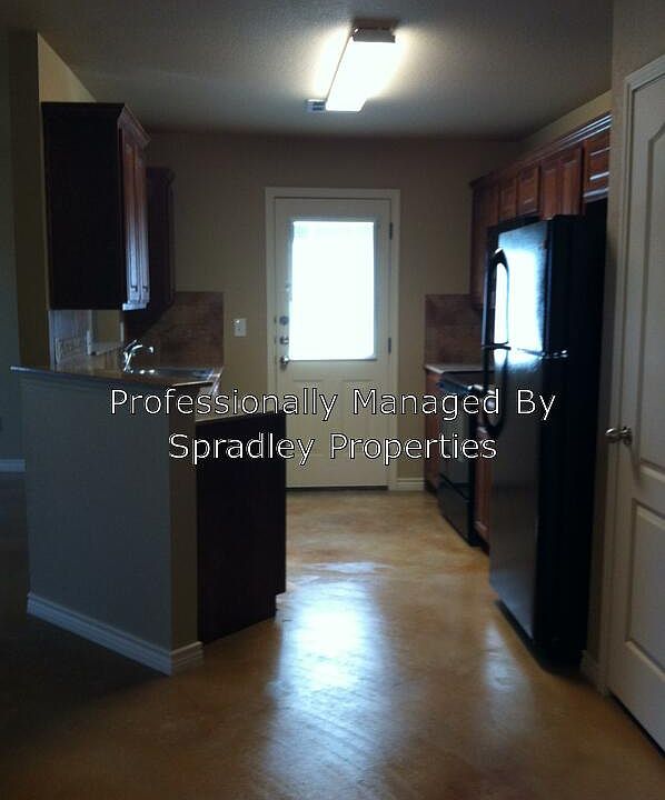 2nd image of 716 E Ridge Blvd #A
