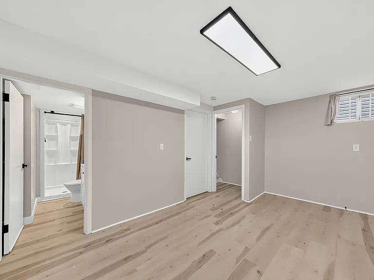437 Warfield Ave — Photo 25
