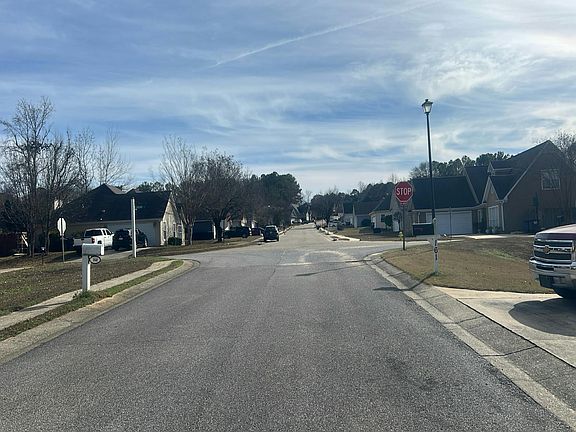5th image of 160 Saint Charles Dr