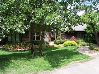 2nd image of 2322 S Tanglewood Cir