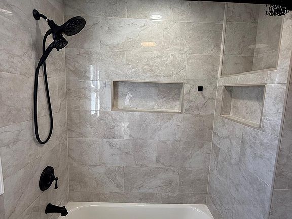 Shower With 2 Niches and Storage