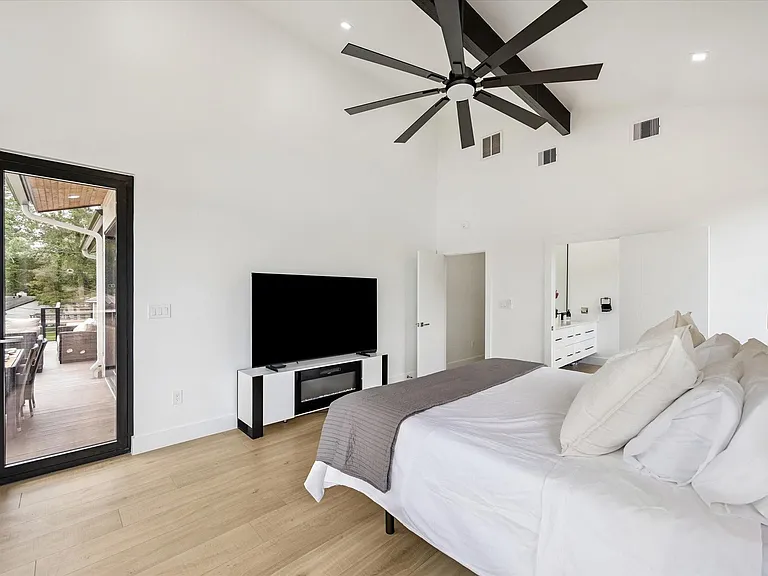 407 Brook Hollow Dr — Photo 19
