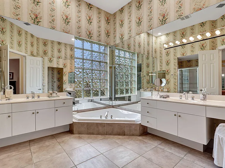 8671 Falcon Green Dr — Photo 12