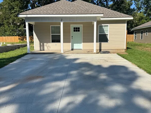 4 Carlock St, Headland, AL 36345