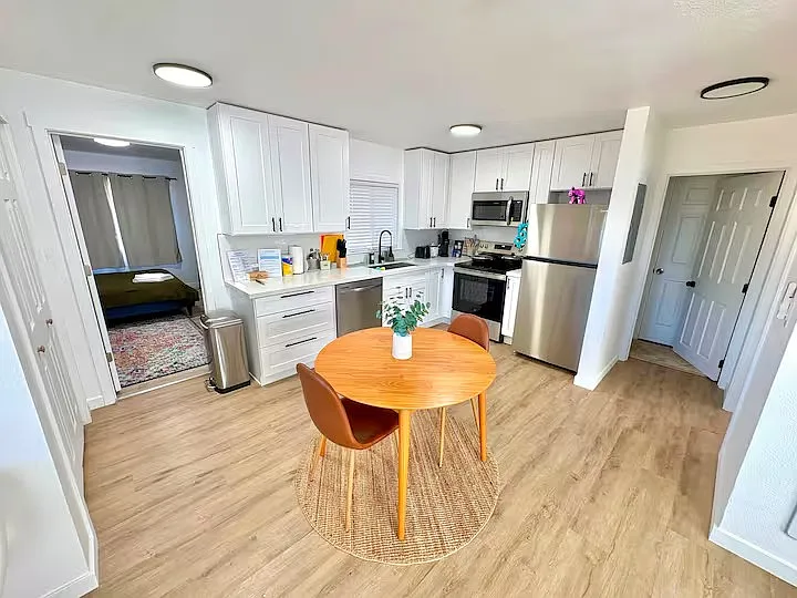 2 bed, 780 sqft, $3,700 — Photo 4