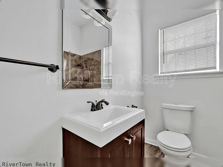 439 Simpson Ave — Photo 4