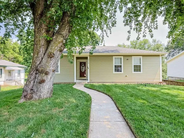 2405 Shirley Dr, Saint Joseph, MO 64503