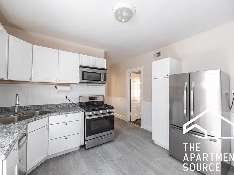 3310 W Berteau Ave #2 — Photo 5
