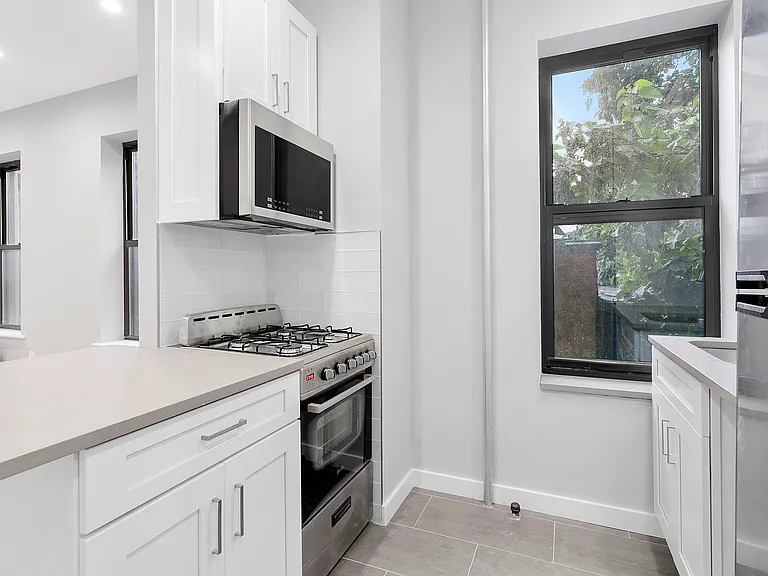 482 Tompkins Ave #2A — Photo 2