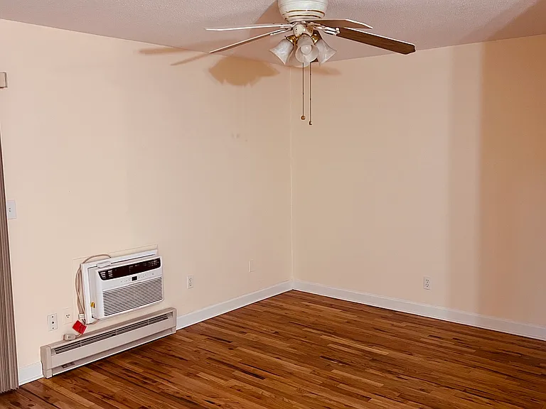 215 Edgemoor Rd #G — Photo 2