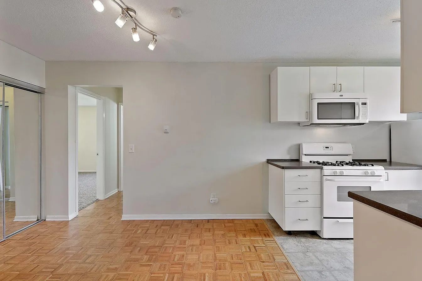 10720 Rockford Rd — Photo 4