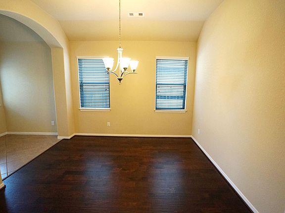 4th image of 1067 Cedar Lake Ct