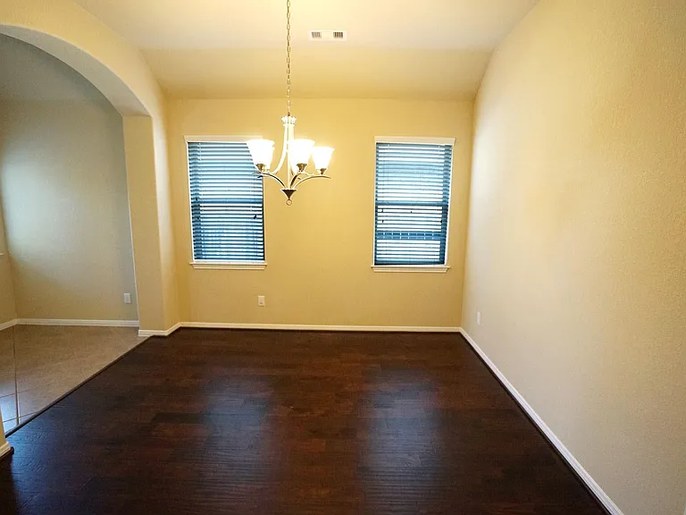 1067 Cedar Lake Ct — Photo 4
