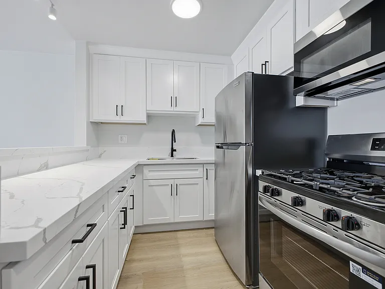 1433 S Hoover St #5 — Photo 4