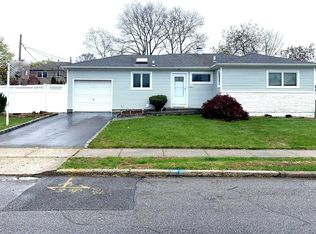 45 Melony Ave, Plainview, NY 11803