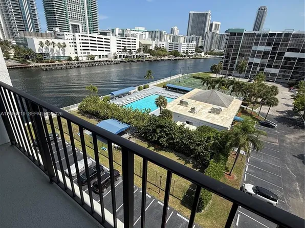 600 Parkview Dr APT 818, Hallandale Beach, FL 33009