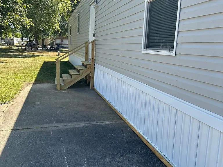 2501 S Broadway Ave — Photo 41