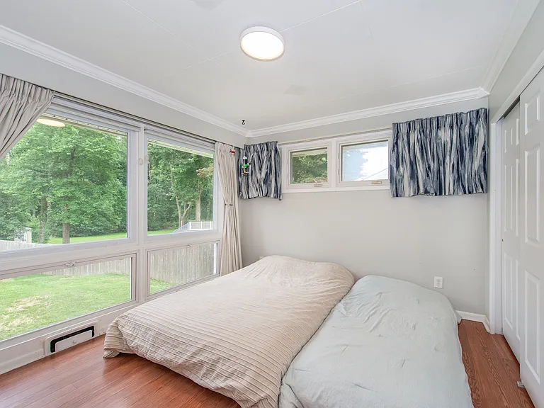22 Roosevelt Ave — Photo 15