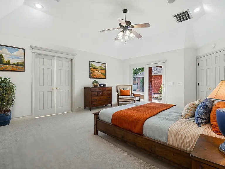 3102 NE Heritage Dr — Photo 4