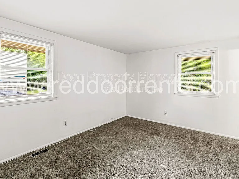 9949 Ellis Dr — Photo 11