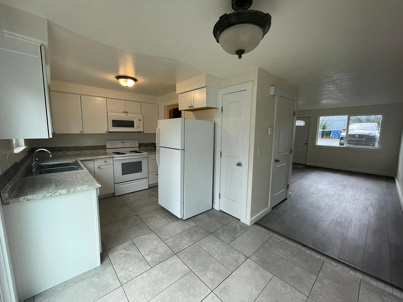 2 bed, 1.5 bath, 1000 sqft, $1,495 — Photo 3