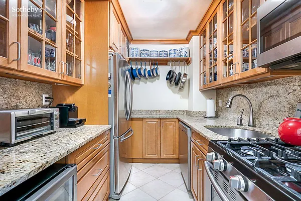 Sold by Sotheby's International Realty | media 11