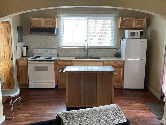 118 E Brookside St #A — Photo 7