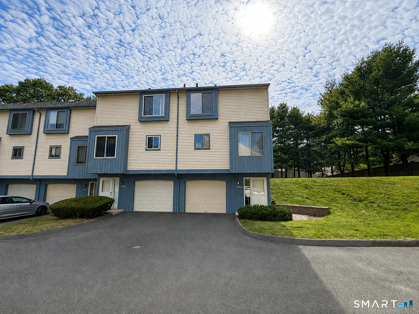 2 bed, 1.5 bath, 1272 sqft, $2,100 — Photo 2