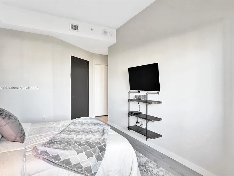 480 NE 31st St #1401 — Photo 21