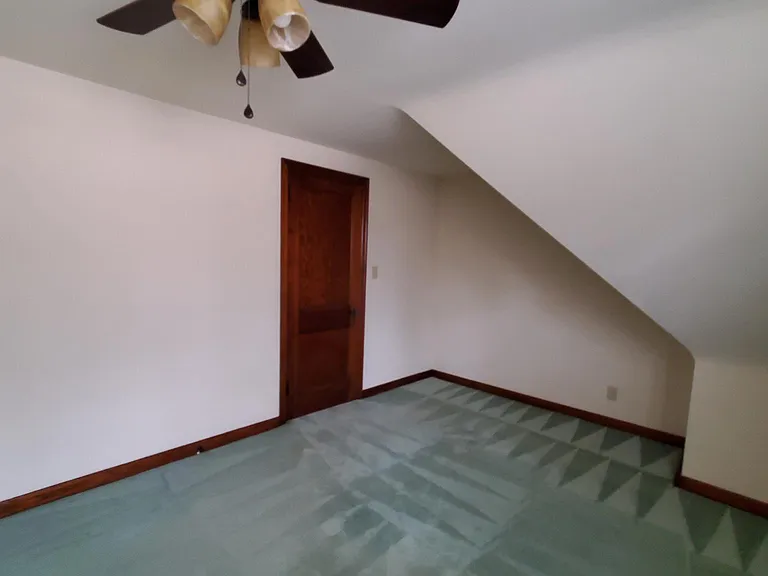 2nd bedroom 14.5X11 with ceiling fan