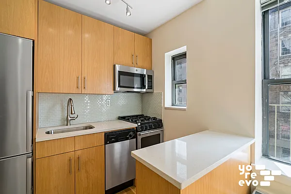 Rented by Yoreevo, LLC | media 8