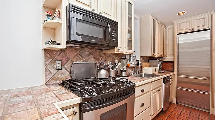 Sold by Fenwick Keats Real Estate | media 13