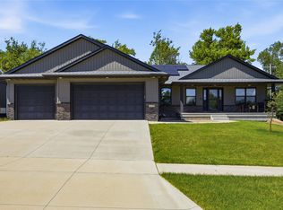 1698 Foxborough Dr, Marion, IA 52302